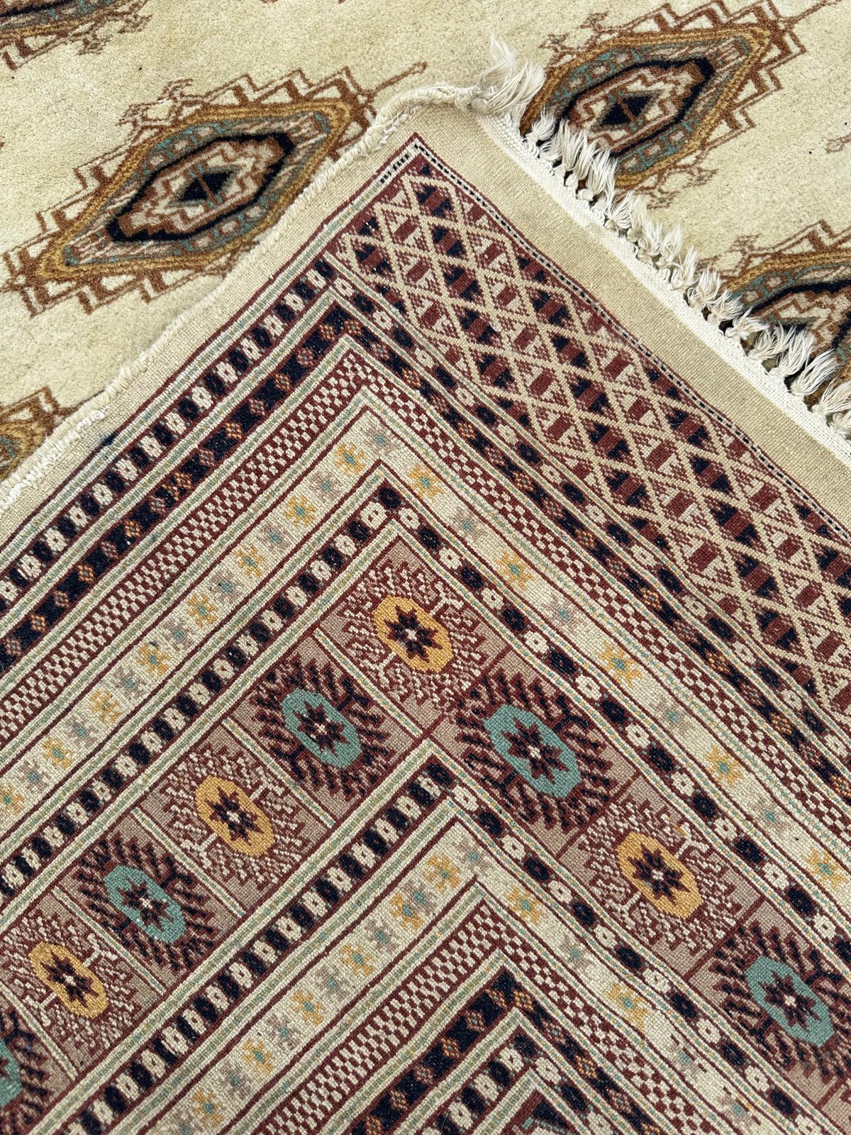 Tapis pakistanais fait main 255cm x 156cm