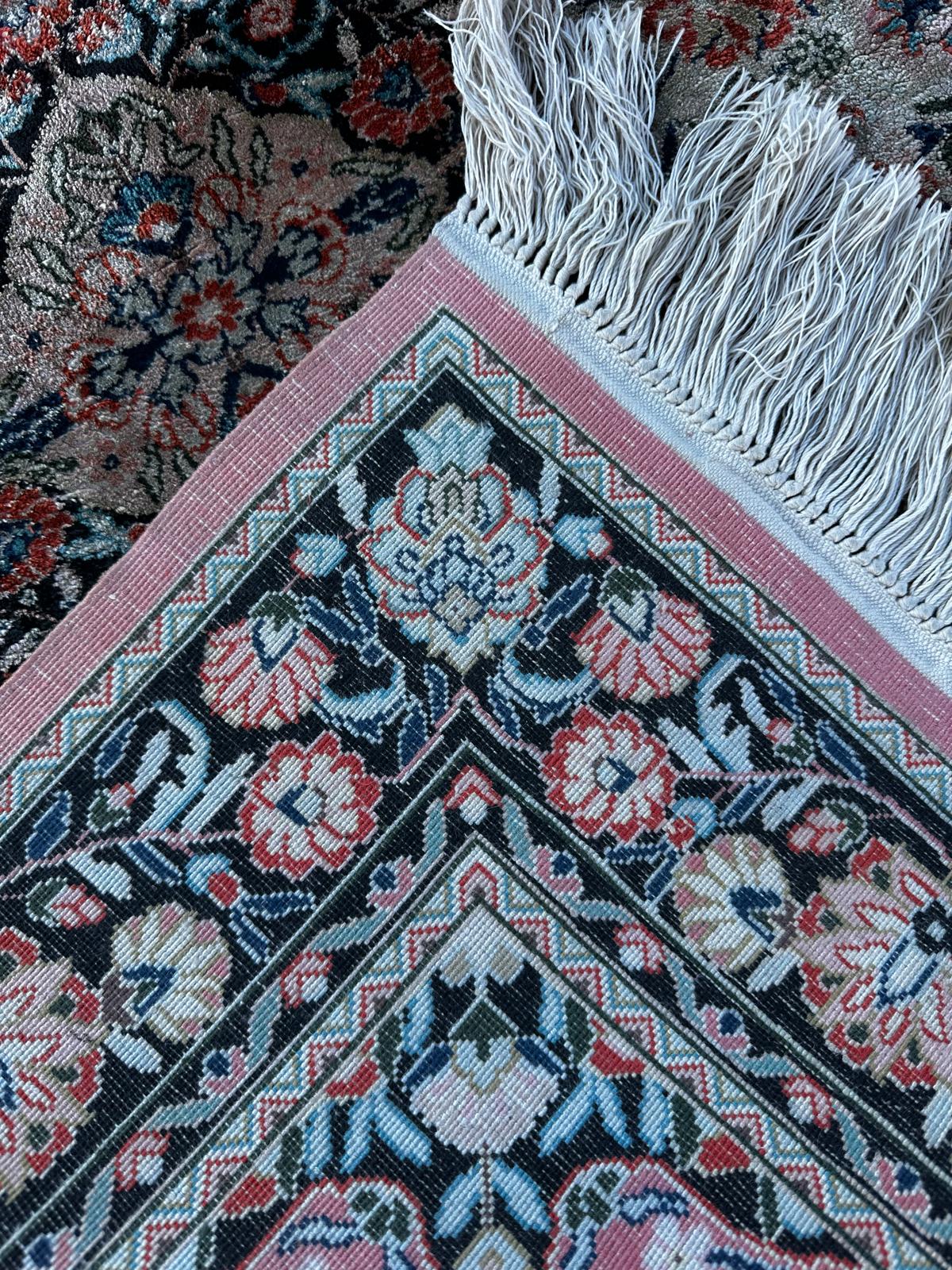 Paire de tapis persans en soie 140cm x 80cm