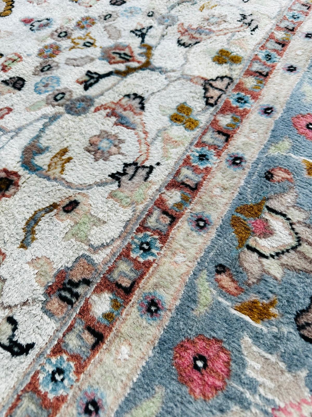 Tapis persan en laine et soie 280 x 190cm