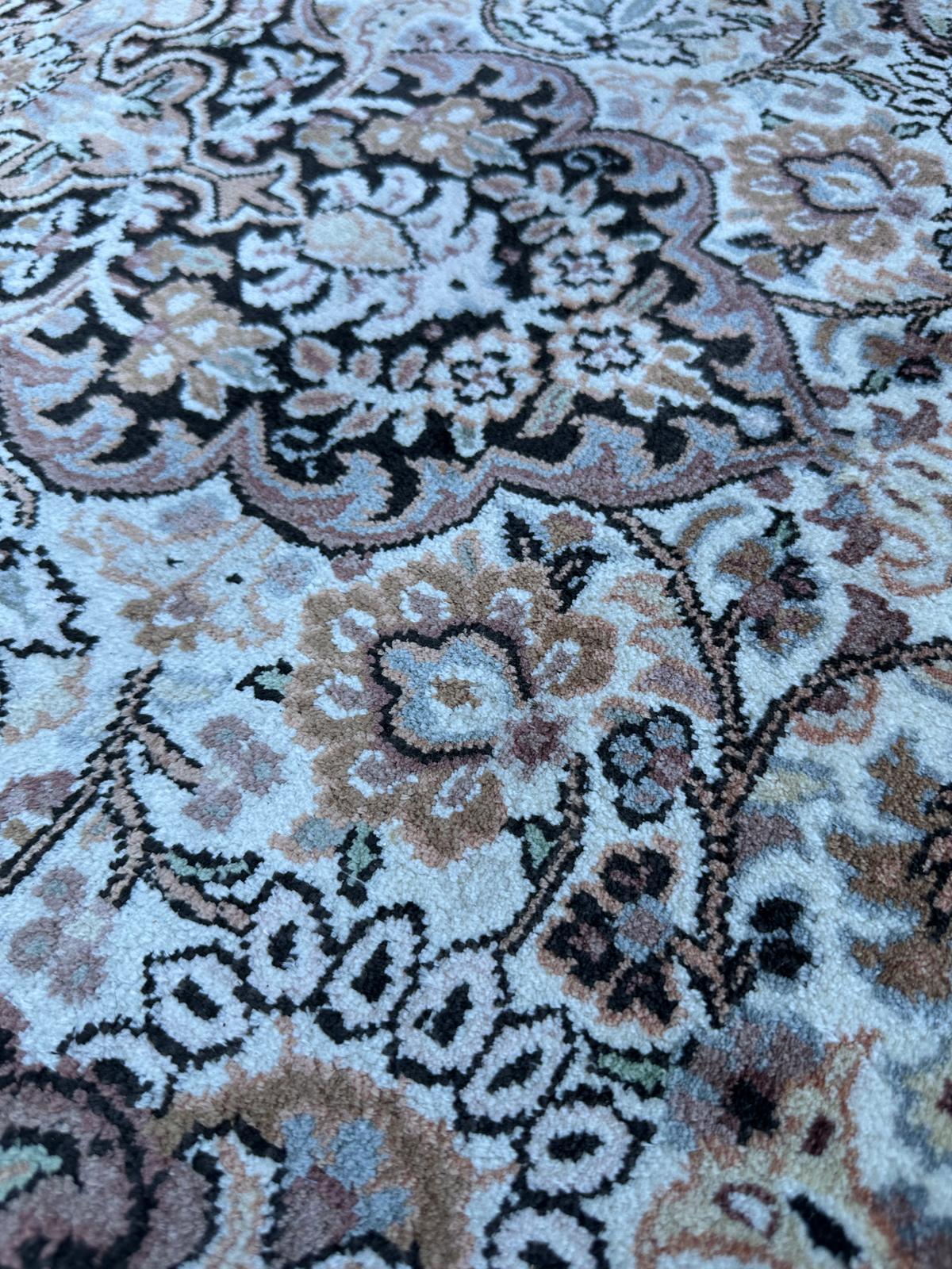 Tapis persan en soie 220cm x 153cm