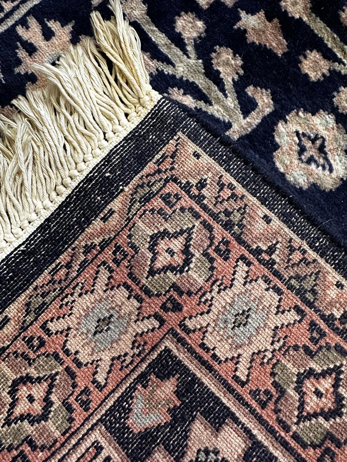 Tapis persan fait main carré 67cm x 62cm