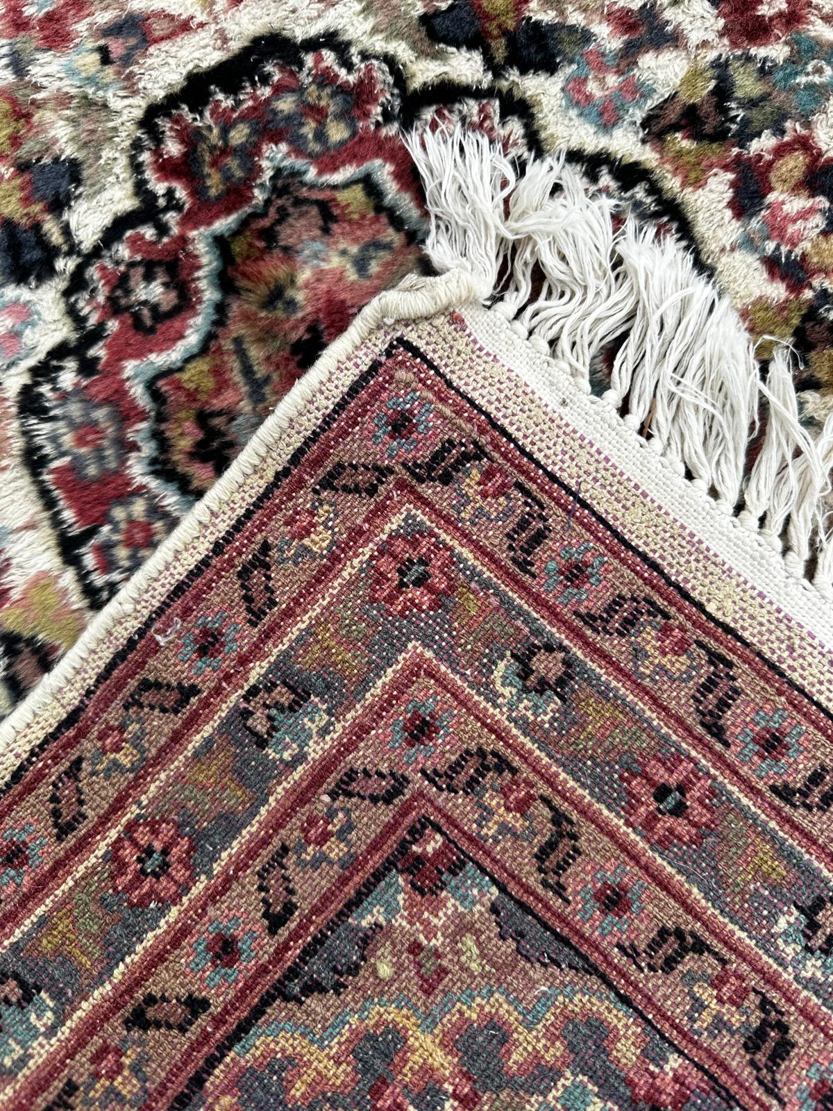 Tapis persan en laine et soie 110cm x 60cm