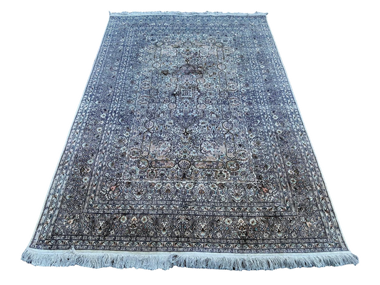 Tapis persan en soie 284cm x 184cm