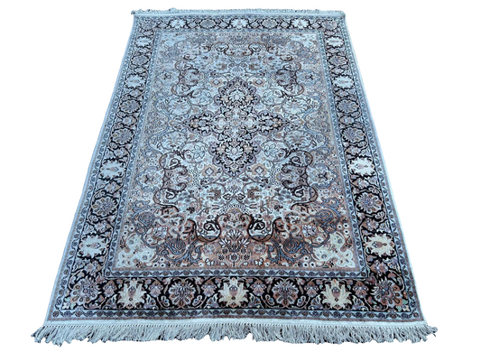 Tapis persan en soie 220cm x 153cm