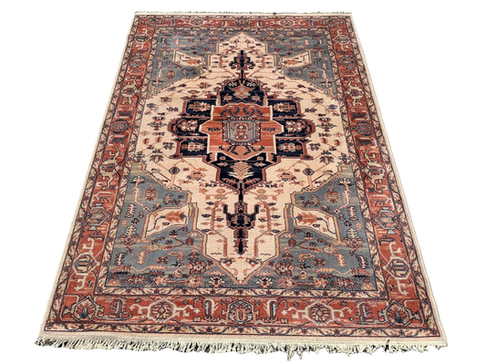 Tapis de style oriental 243cm x 170cm