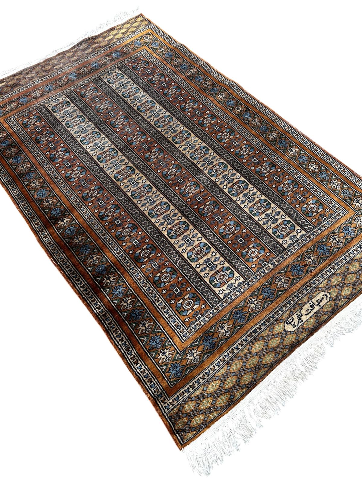 Tapis persan fait main 150cm x 90cm