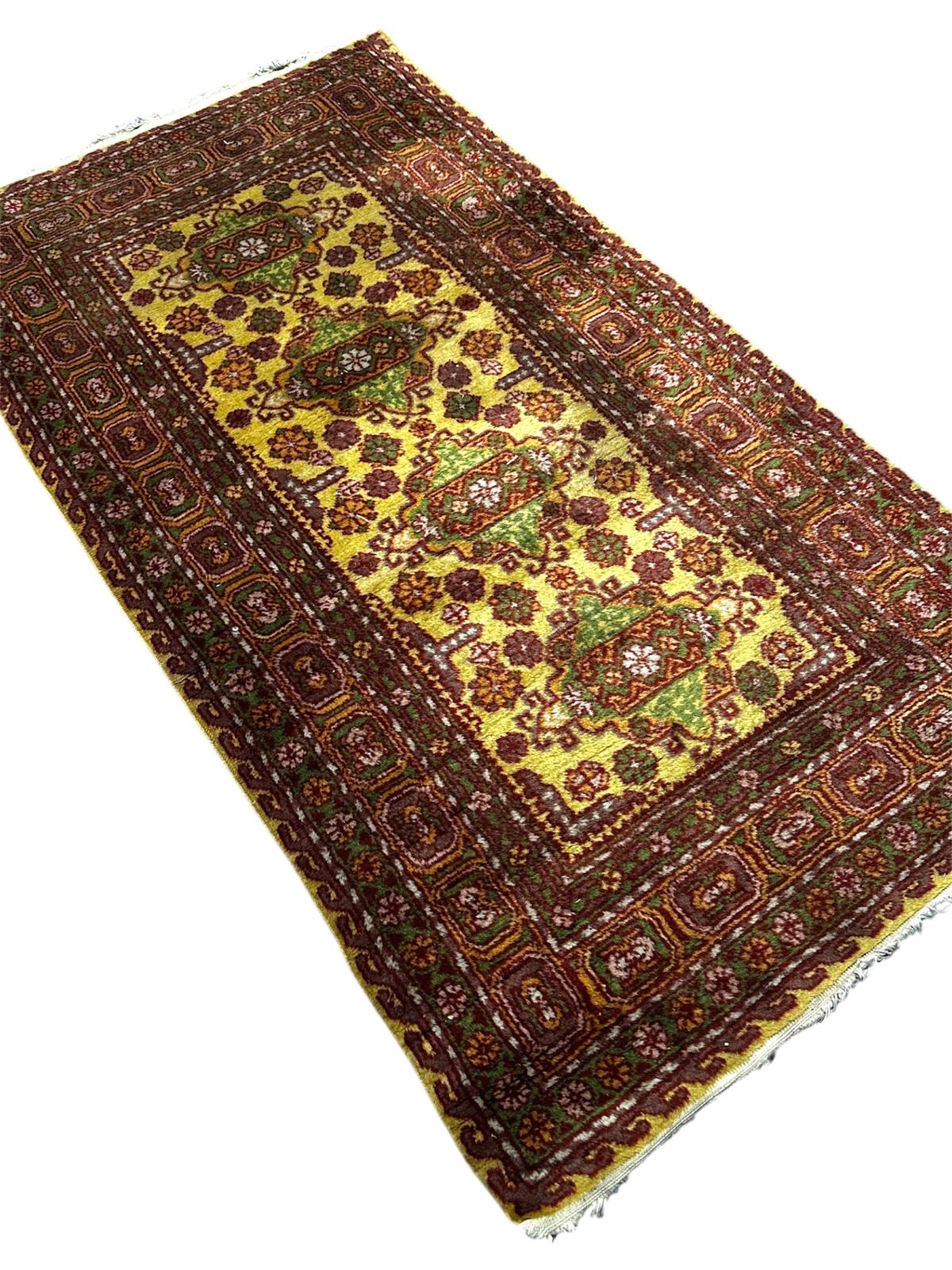 Tapis persan fait main 140cm x 70cm
