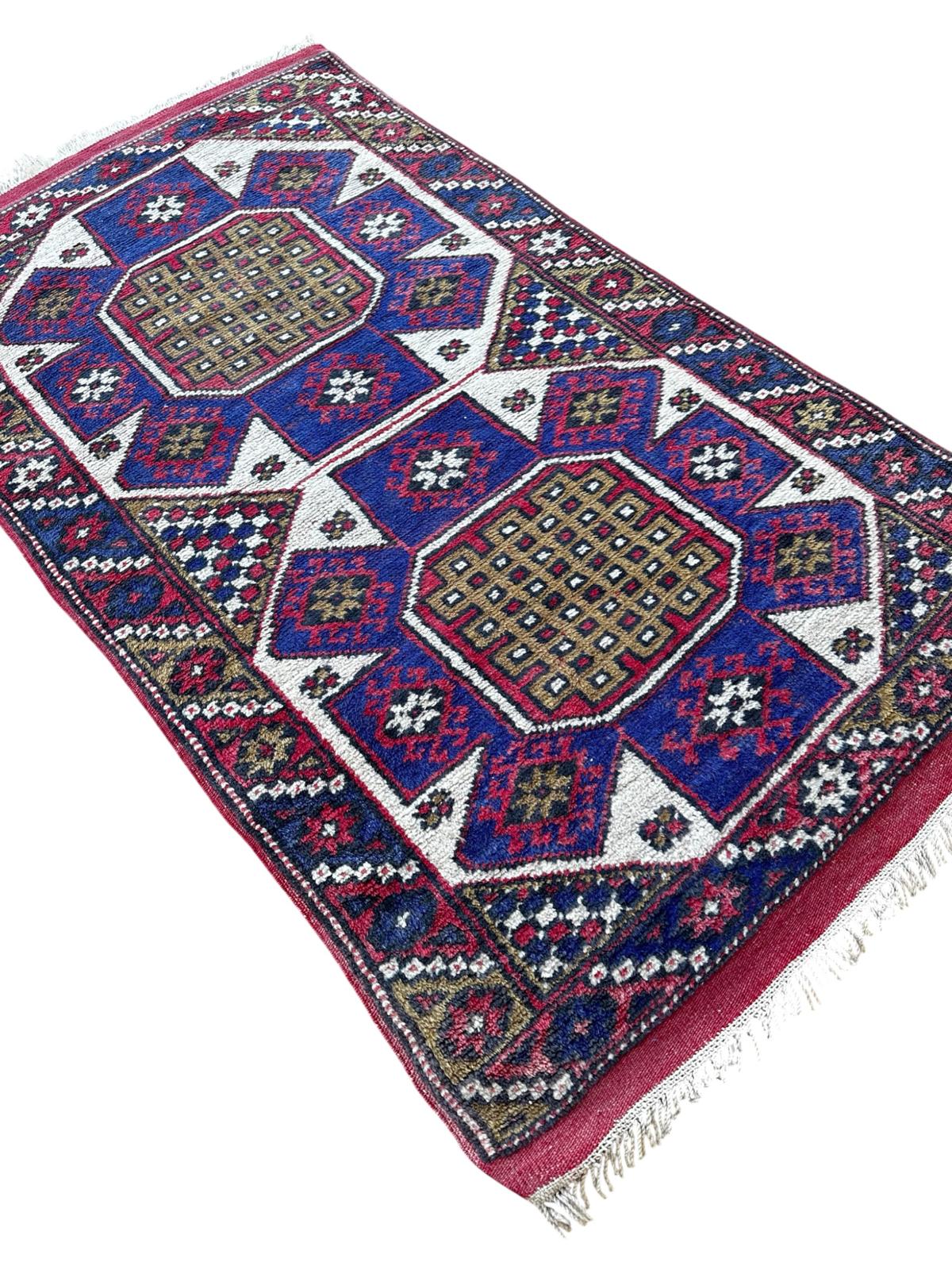 Tapis arménien fait main 150cm x 80cm