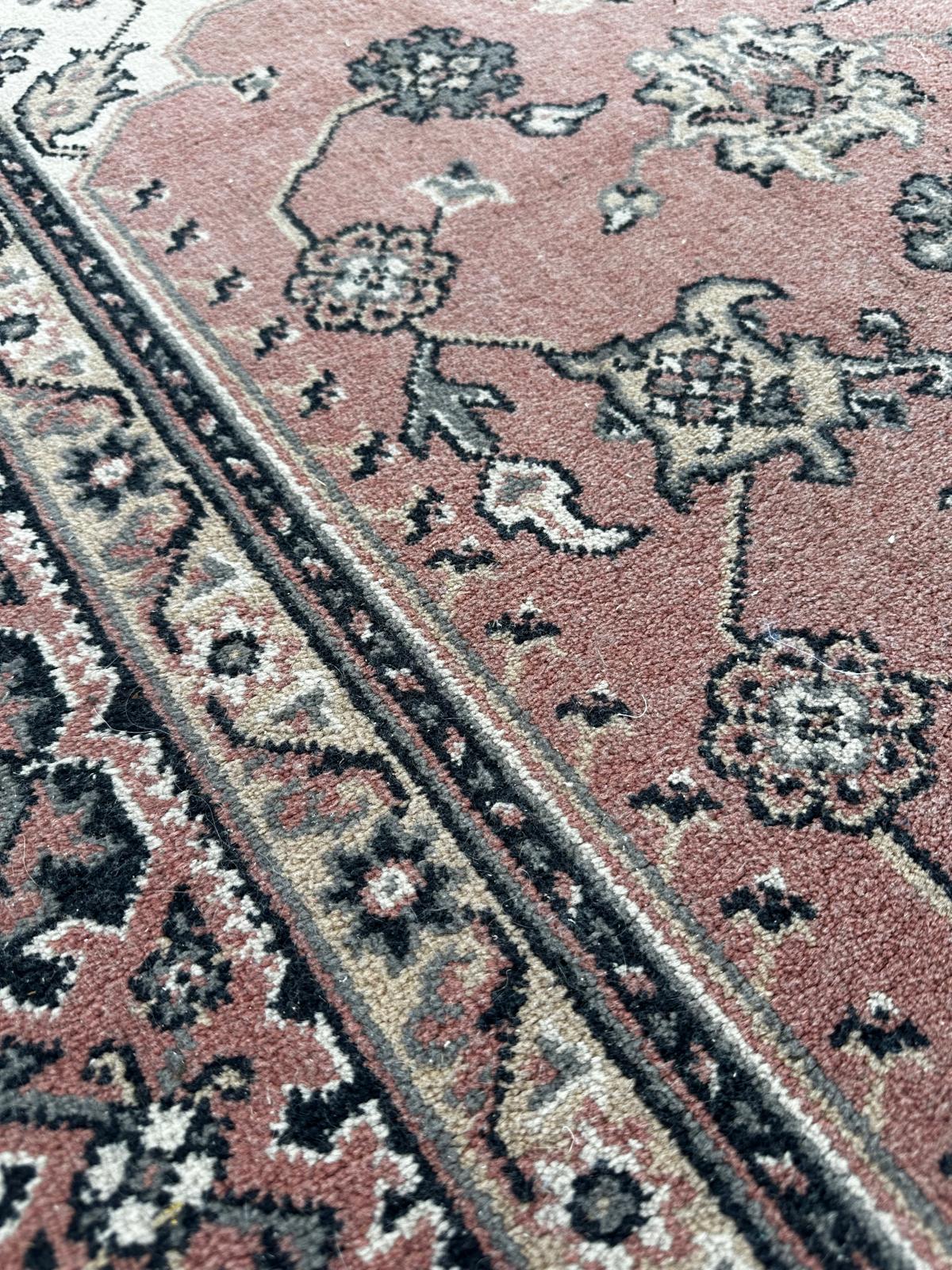 Tapis de style oriental 170cm x 120cm