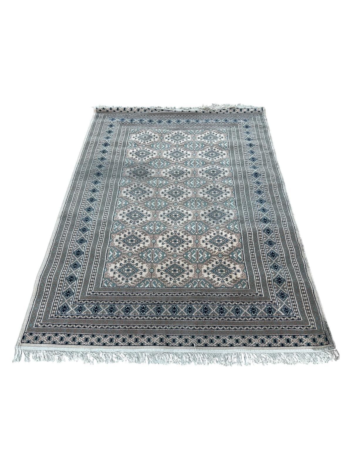Tapis de style oriental 230cm x 170cm