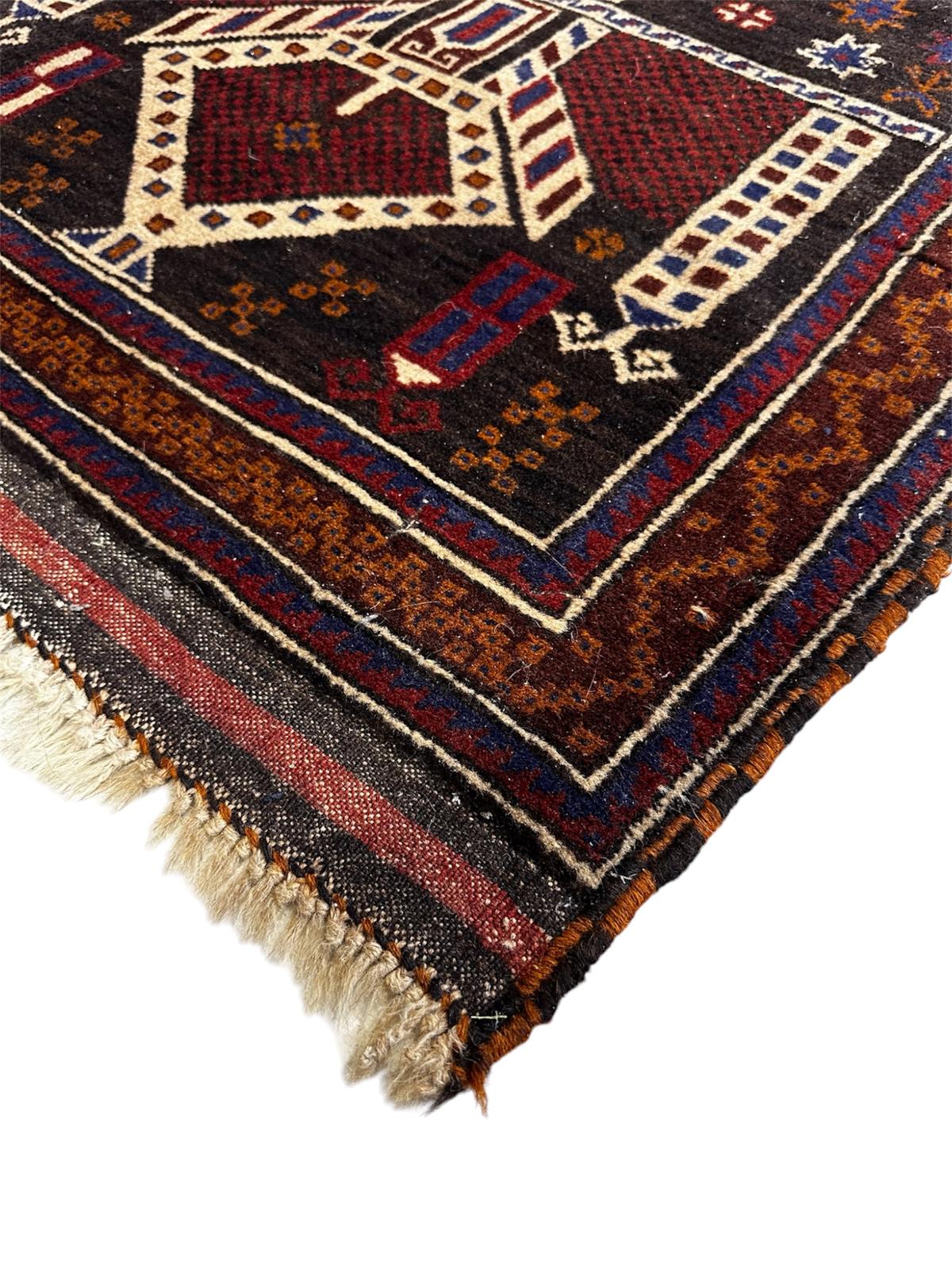 Tapis oriental fait main 160cm x 90cm