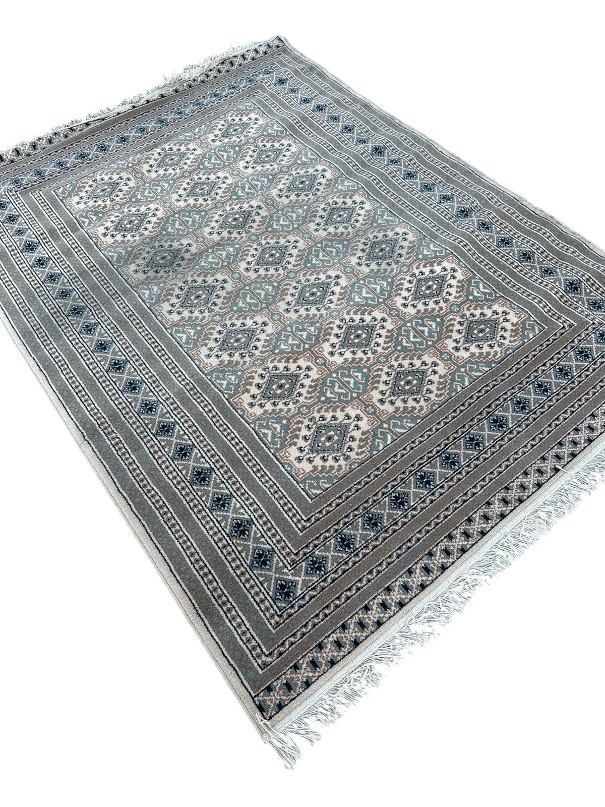 Tapis de style oriental 230cm x 170cm
