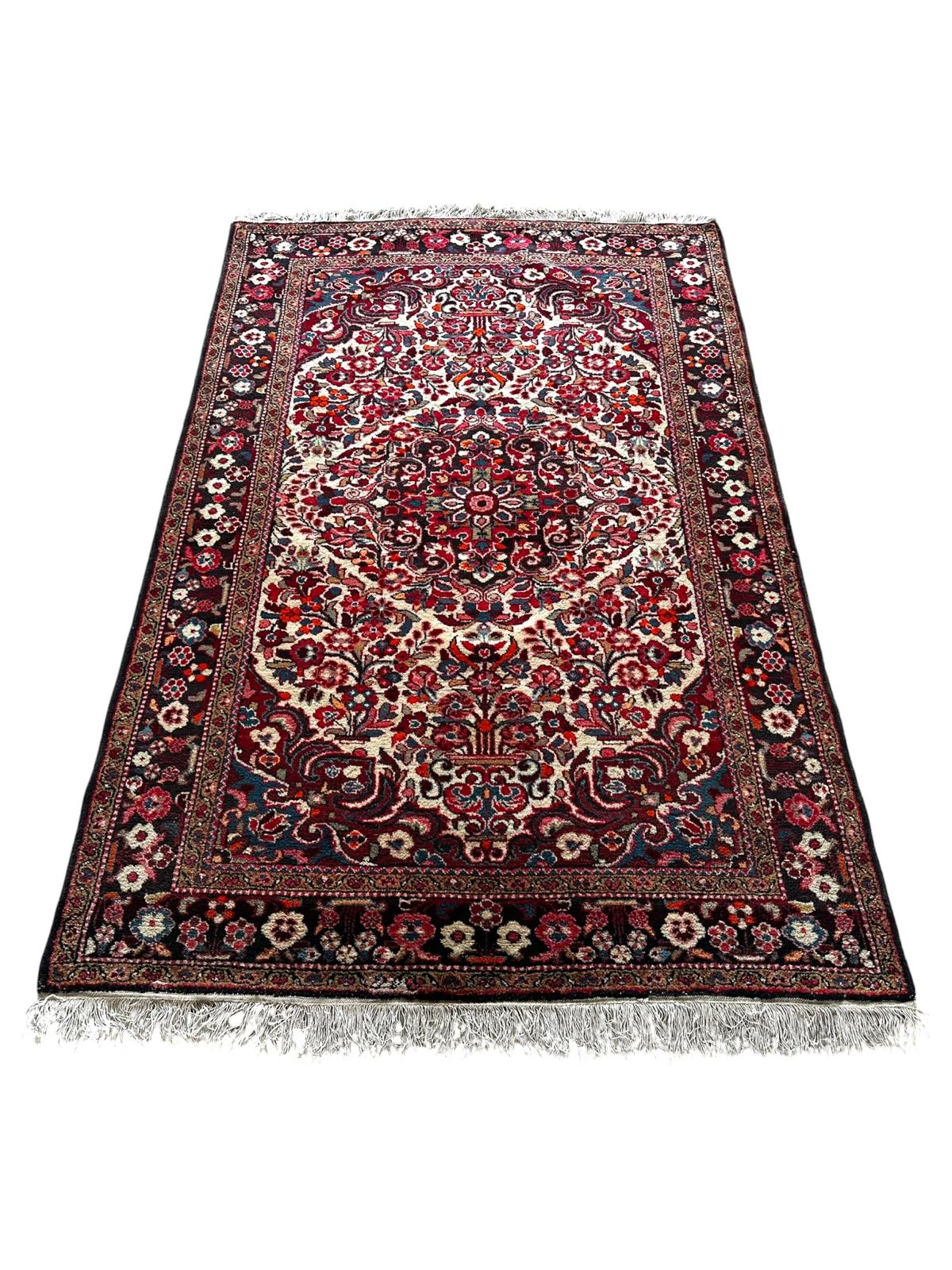 Tapis persan fait main 230cm x 150cm