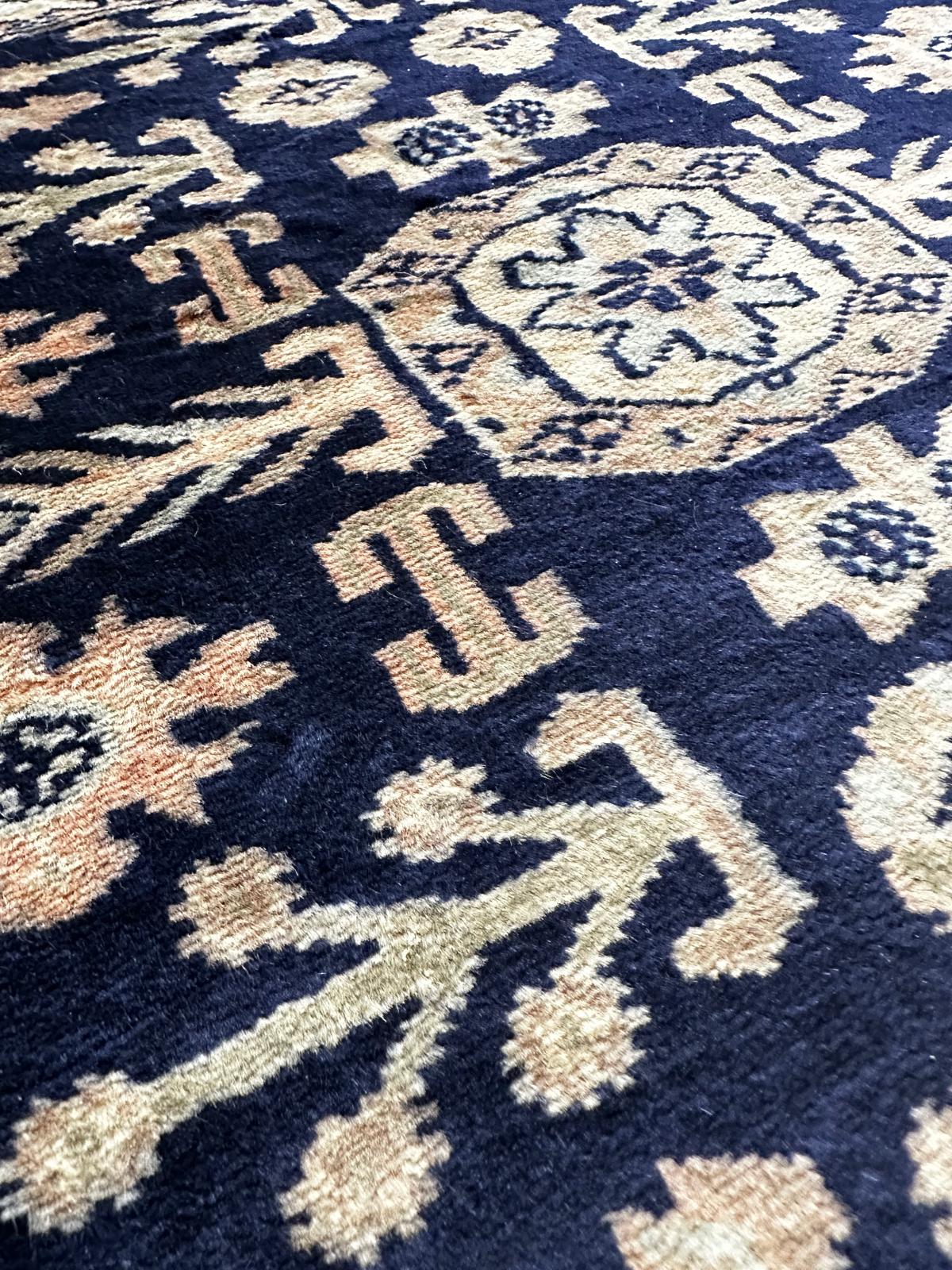 Tapis persan fait main carré 67cm x 62cm