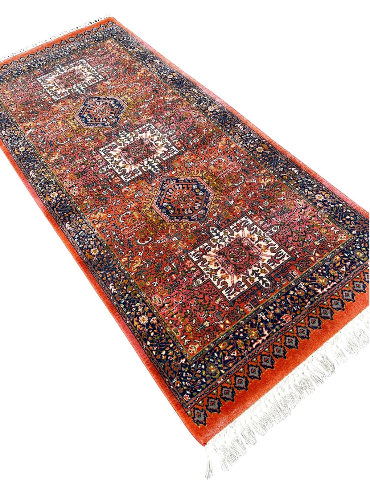 Tapis de style oriental en laine 180cm x 80cm