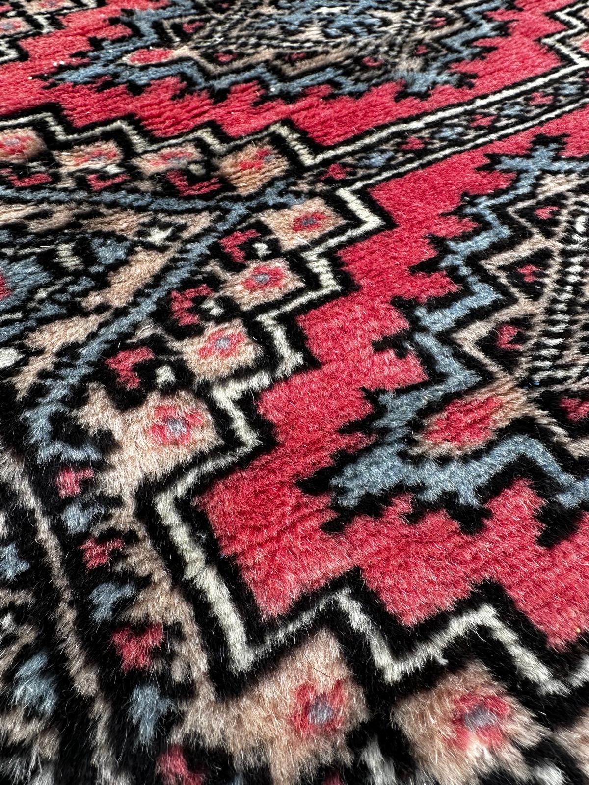 Tapis persan carré fait main
