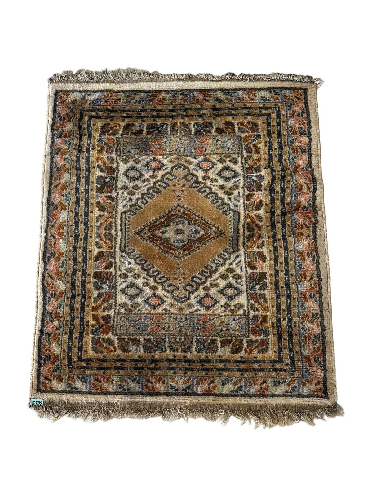Paire de tapis orientaux carré 115cm x 95cm