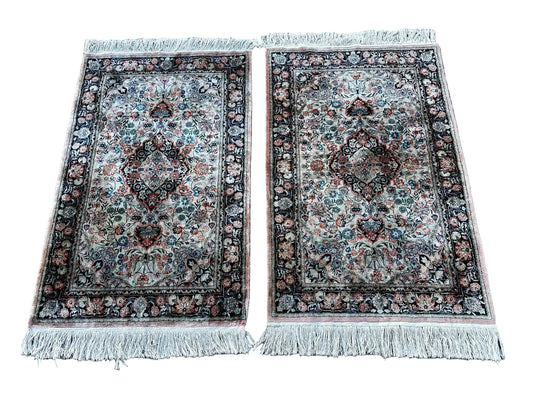 Paire de tapis persans en soie 140cm x 80cm
