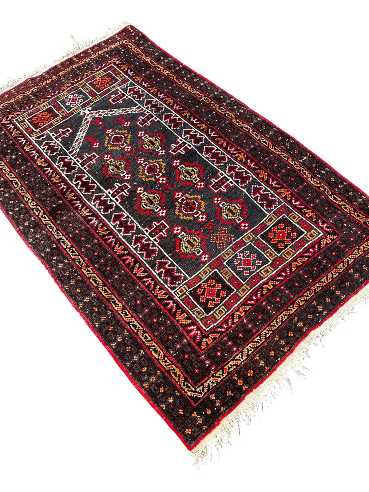 Tapis persan fait main 140cm x 90cm