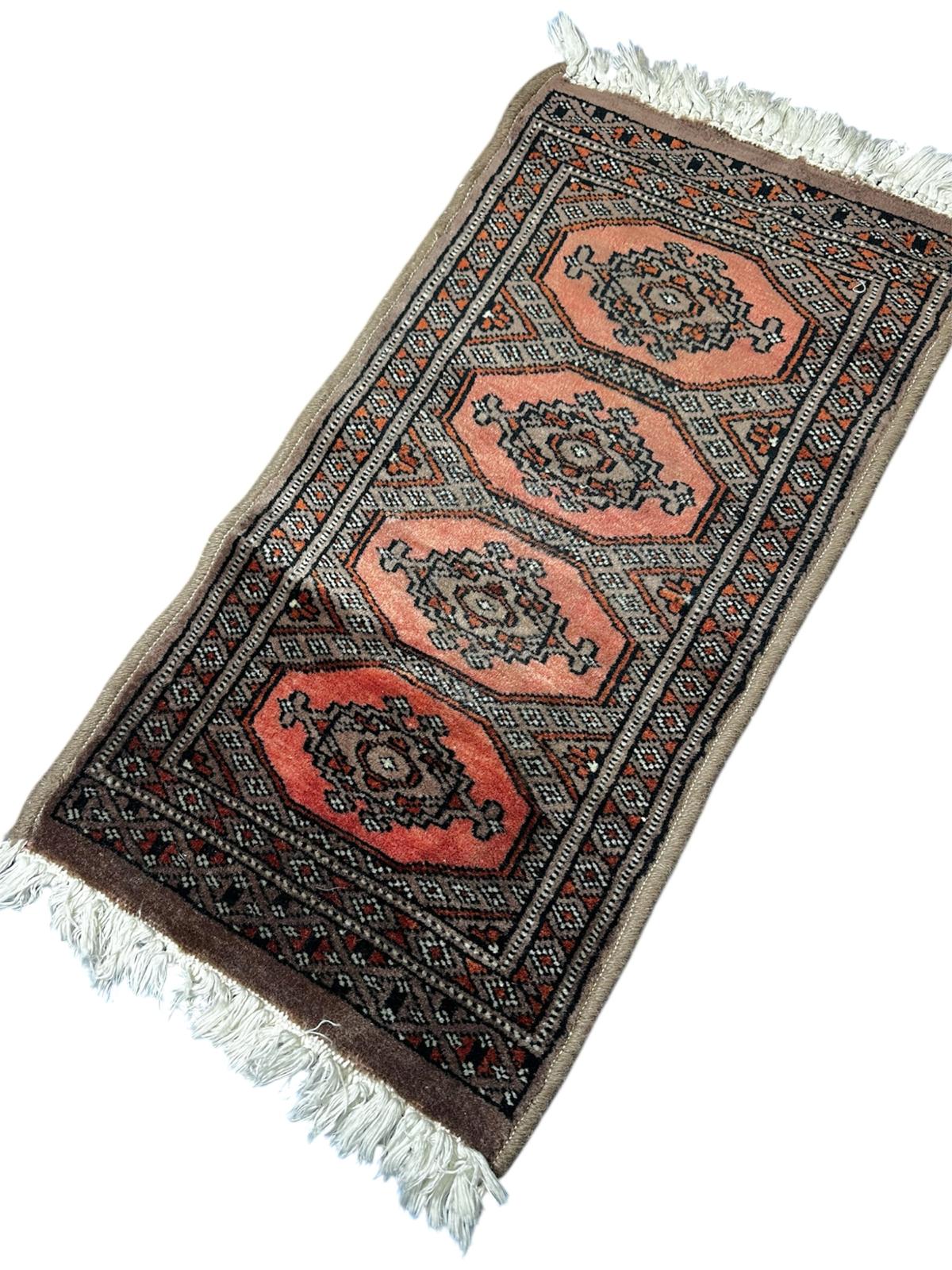 Petit tapis persan fait main 70cm x 30cm