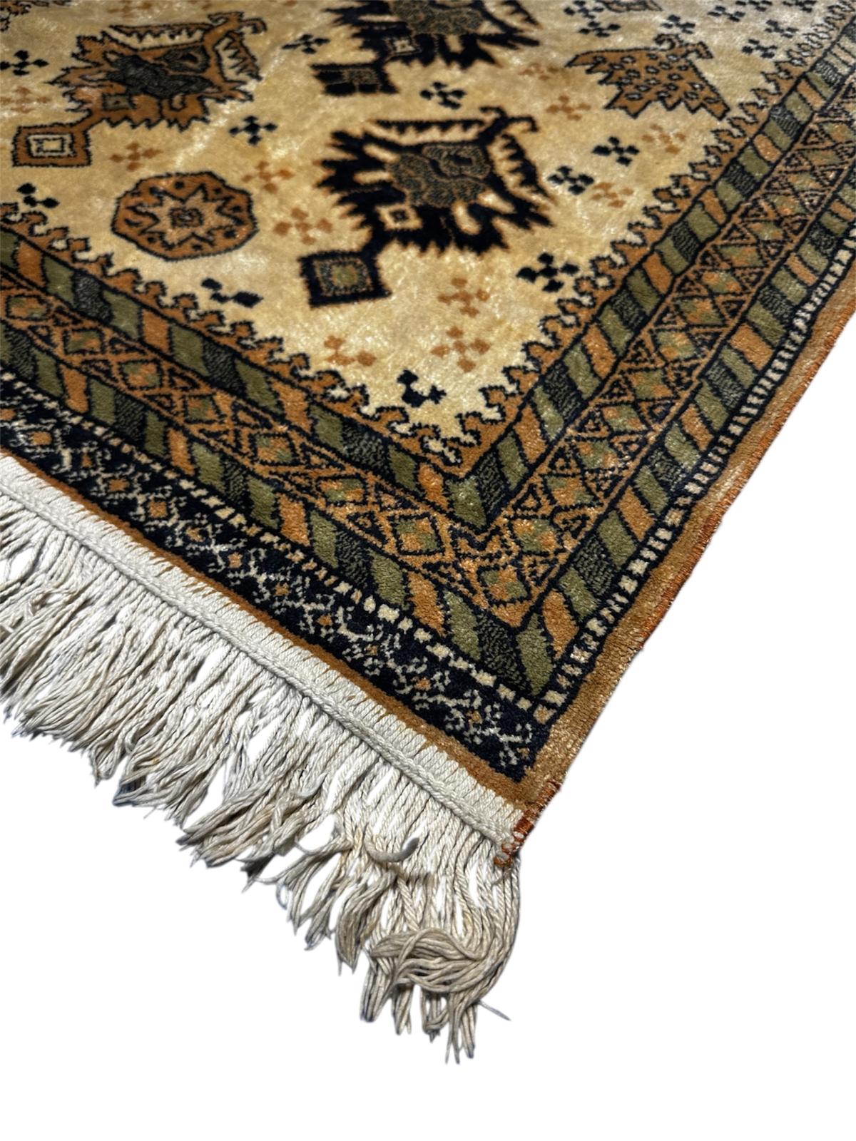 Tapis de style oriental 110cm x 70cm