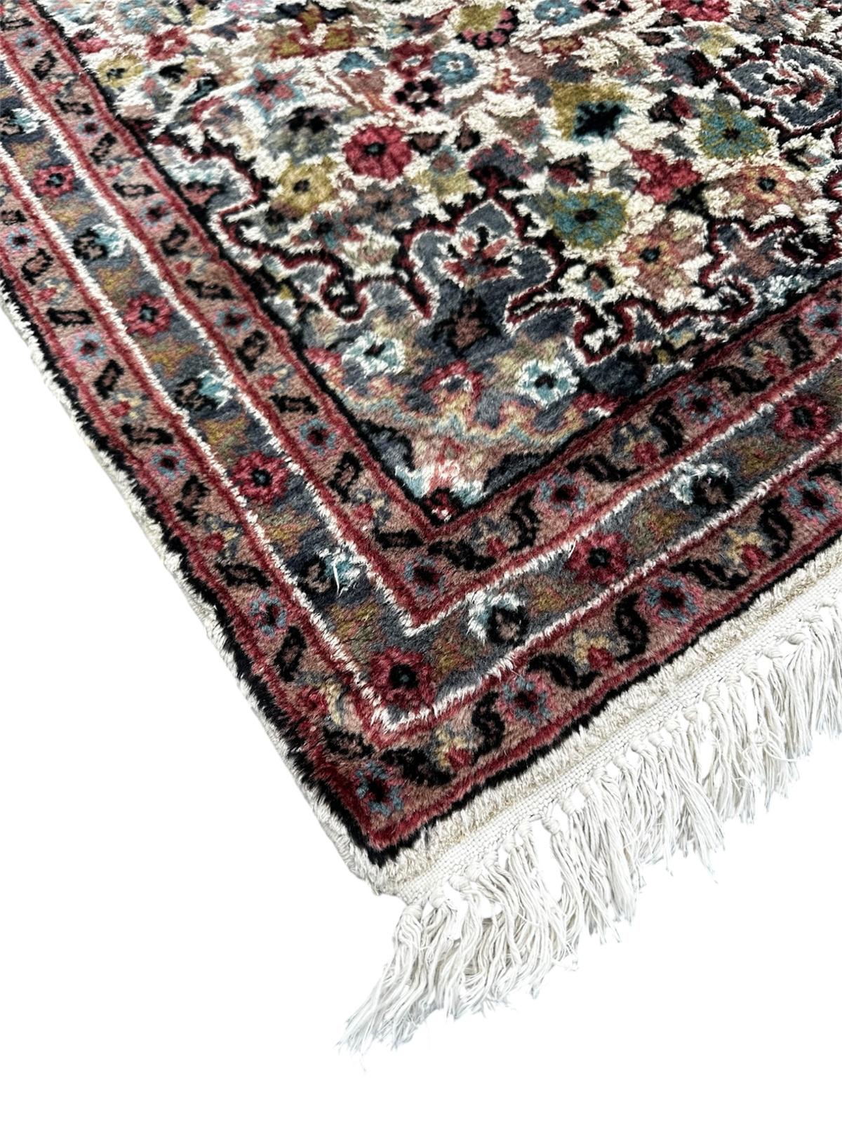 Tapis persan en laine et soie 110cm x 60cm