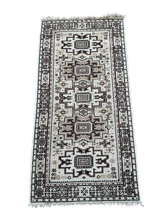 Tapis de style oriental 70cm x 170cm