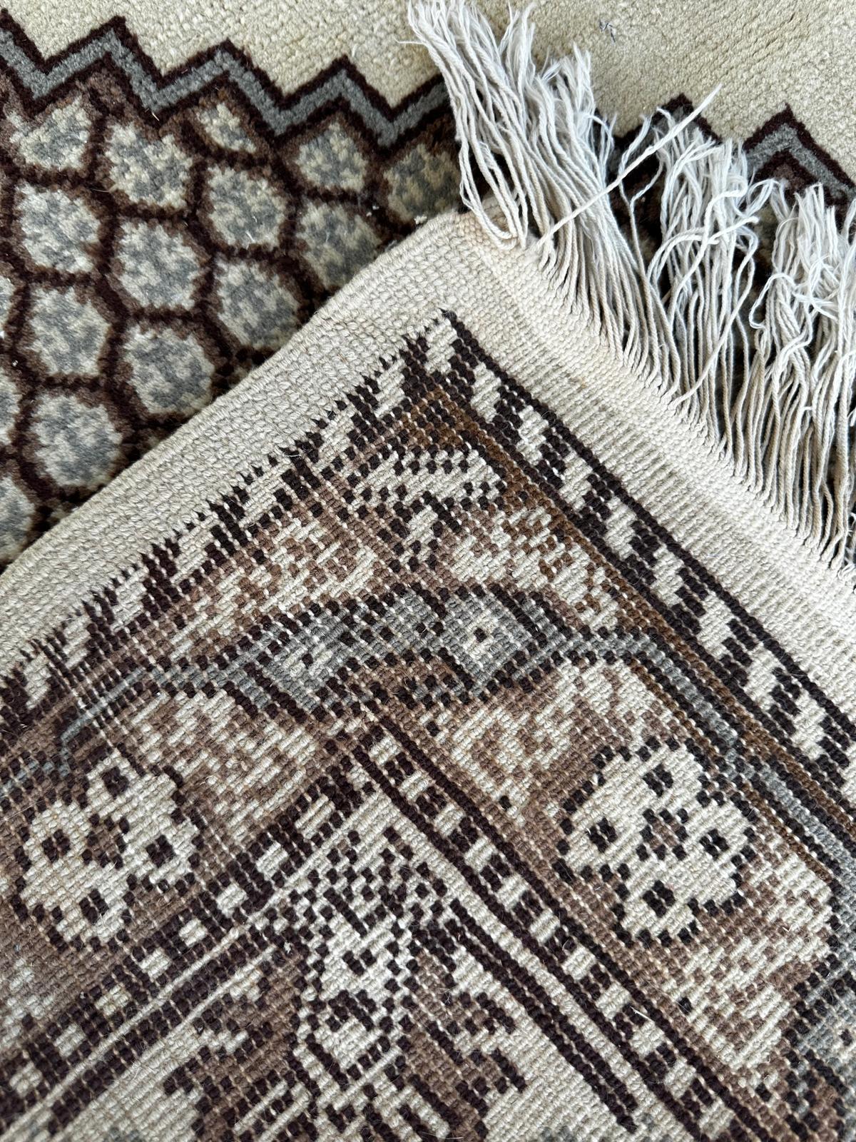 Tapis tunisien fait main 140cm c 235cm