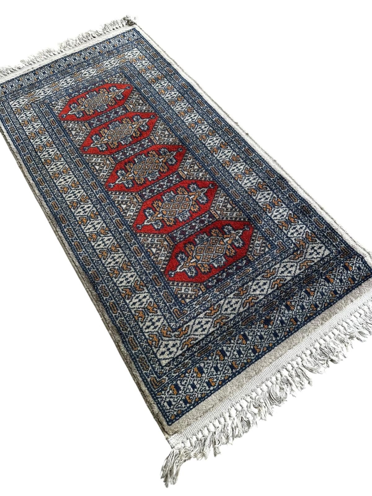 Tapis oriental 130cm x 60cm
