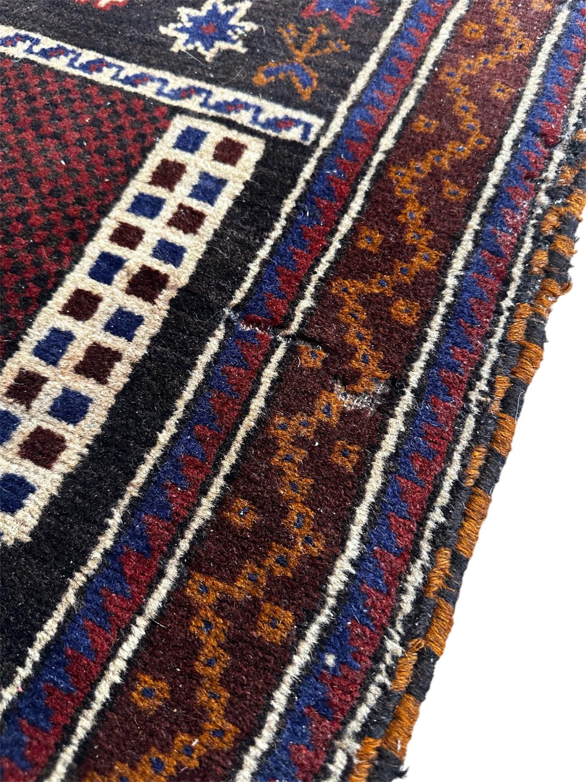 Tapis oriental fait main 160cm x 90cm