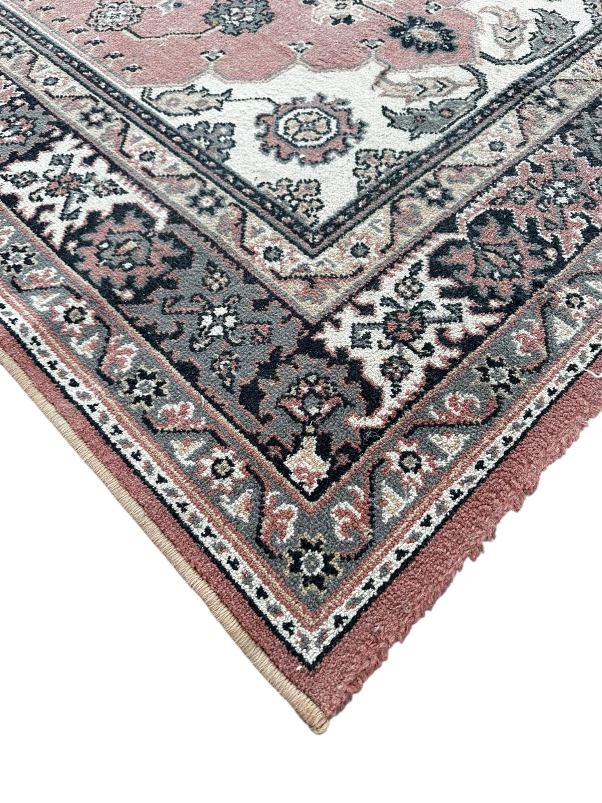 Tapis de style oriental 170cm x 120cm
