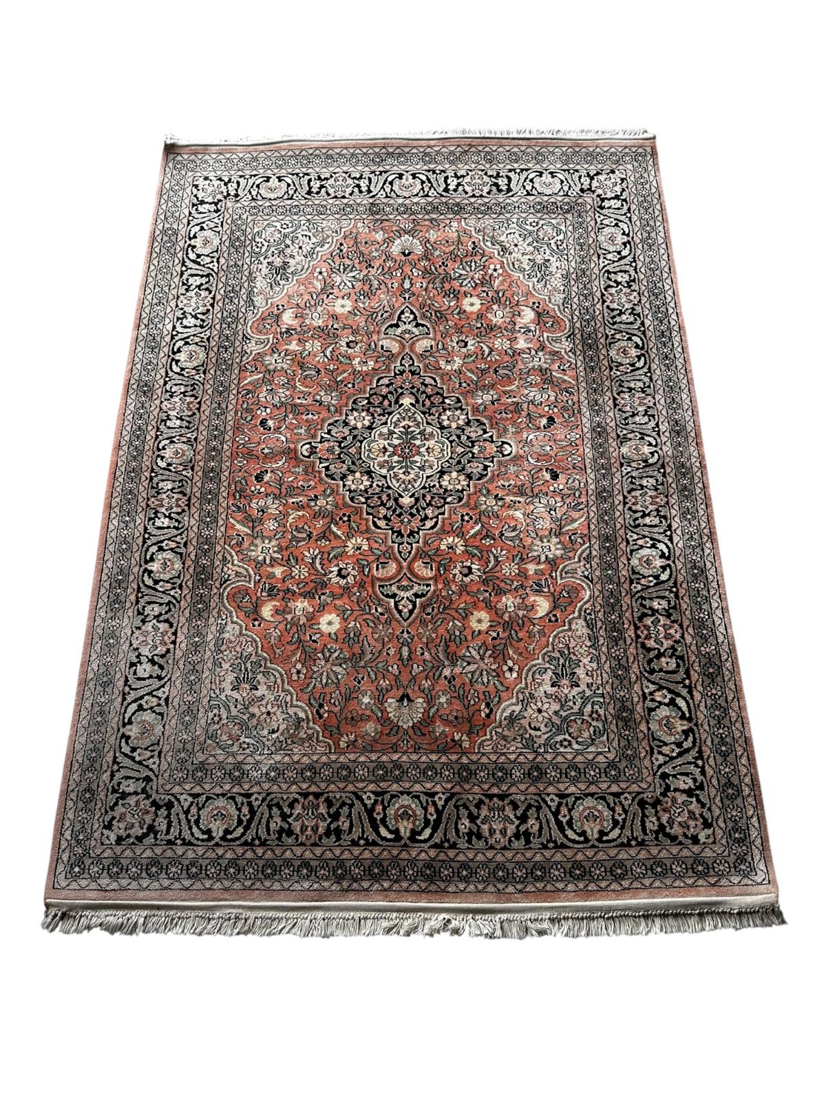 Tapis oriental en soie 195cm x 130cm