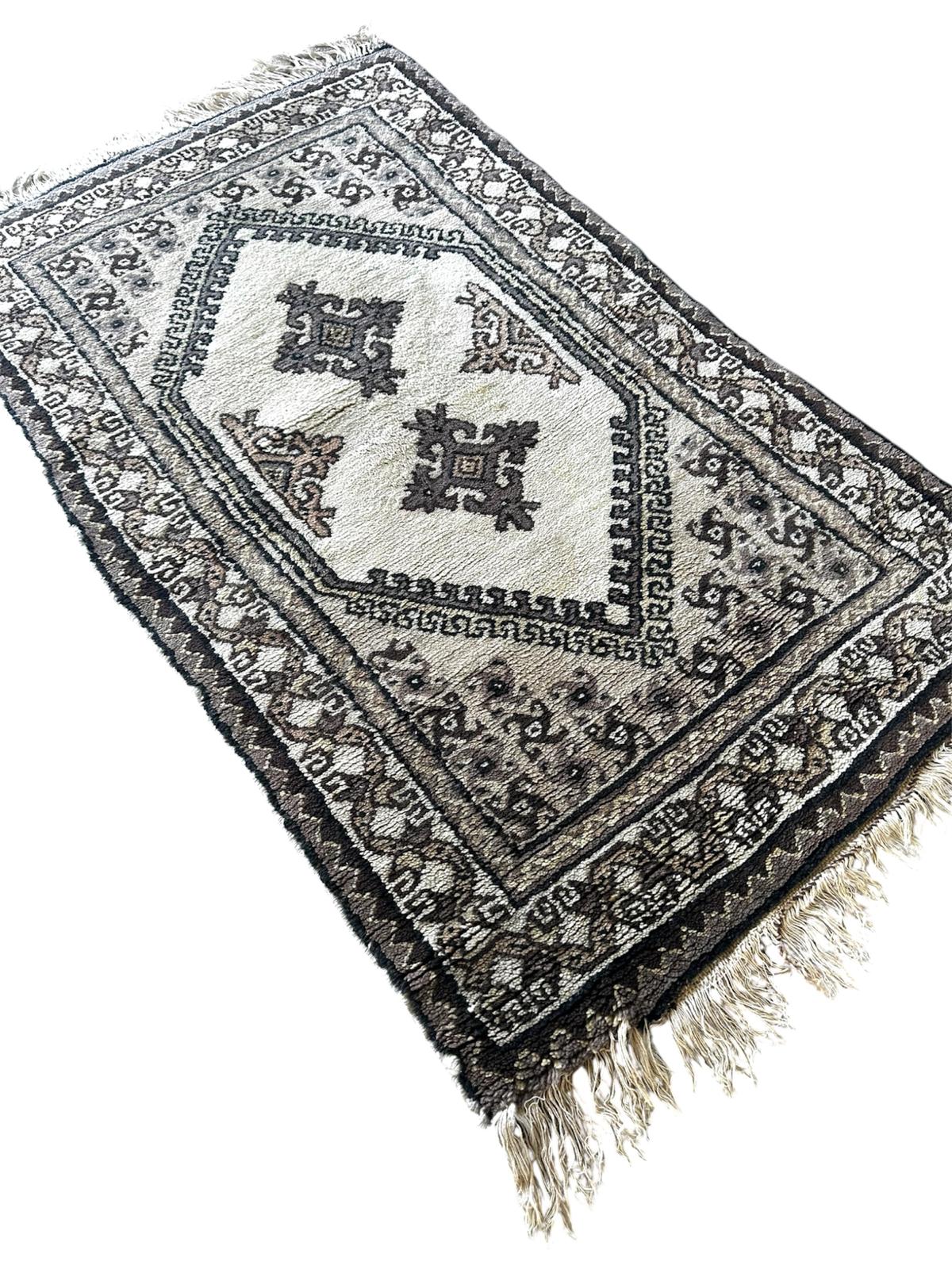 Tapis tunisien fait main 150cm x 80cm