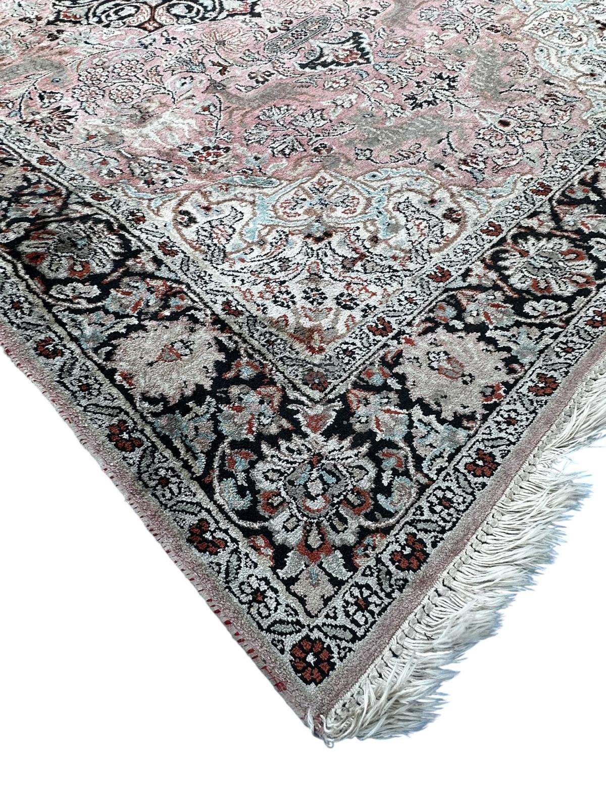 Tapis persan en soie 185cm x 120cm