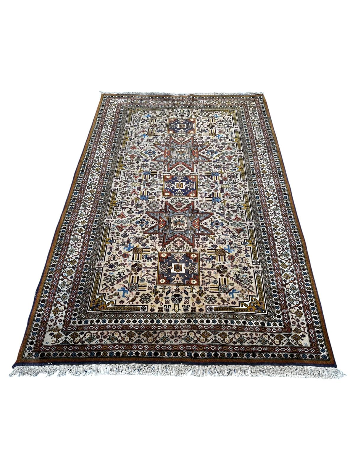 Tapis persan fait main 270cm x 170cm