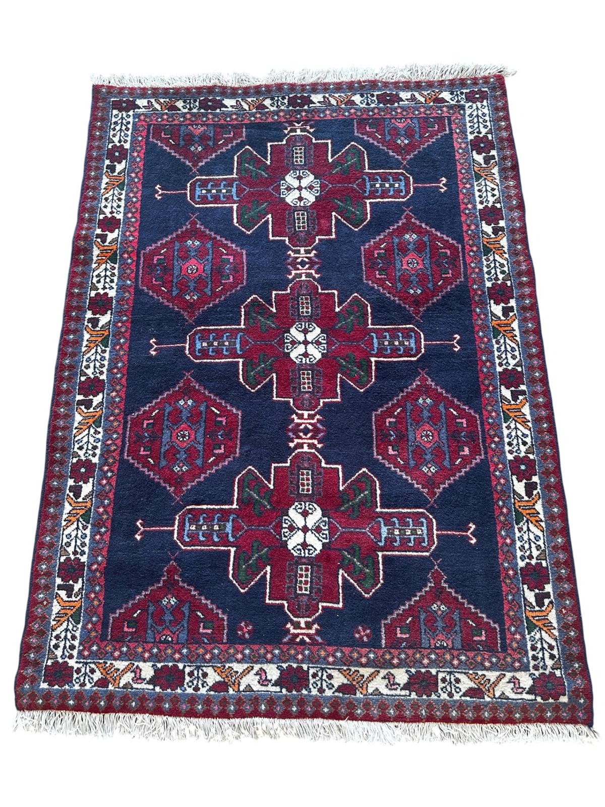 Tapis persan fait main 160cm x 110cm