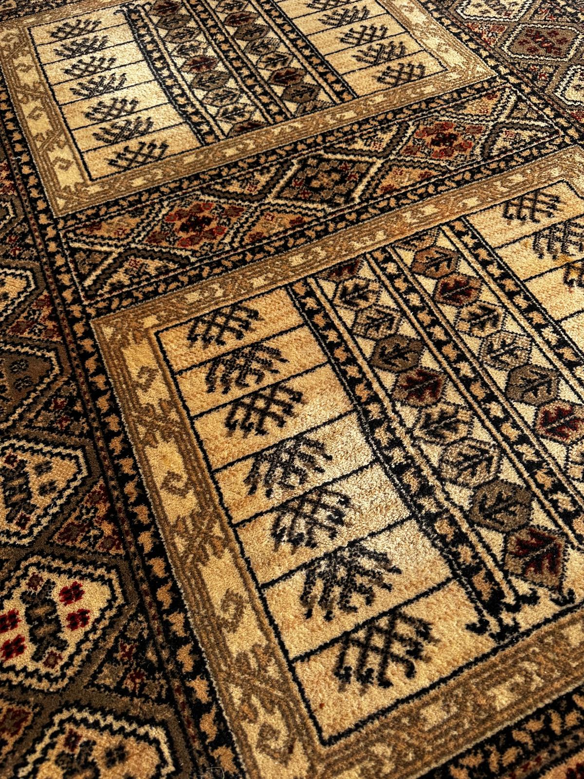 Tapis de style oriental en laine 200cm x 140cm
