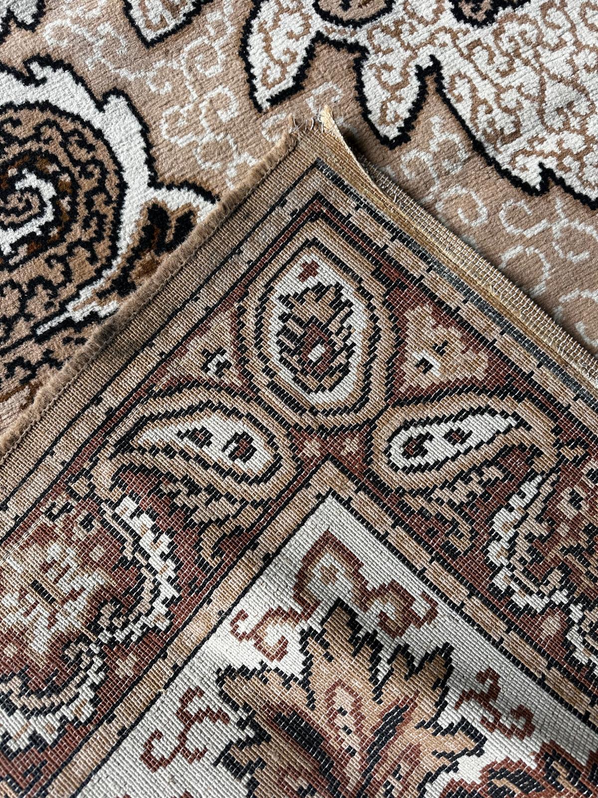 Tapis de style oriental 190cm x 280cm