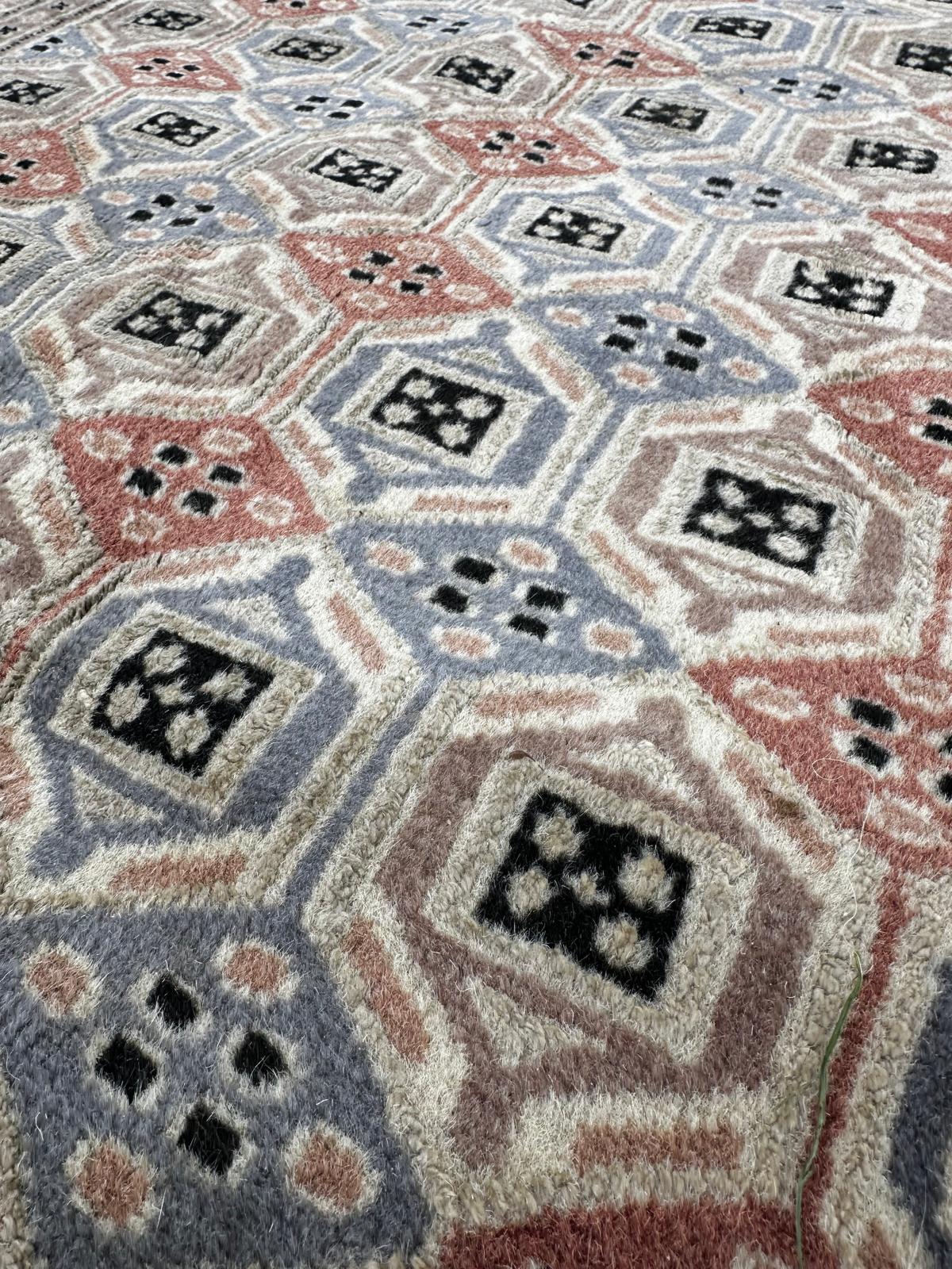 Grand tapis persan fait main 220cm x 330cm