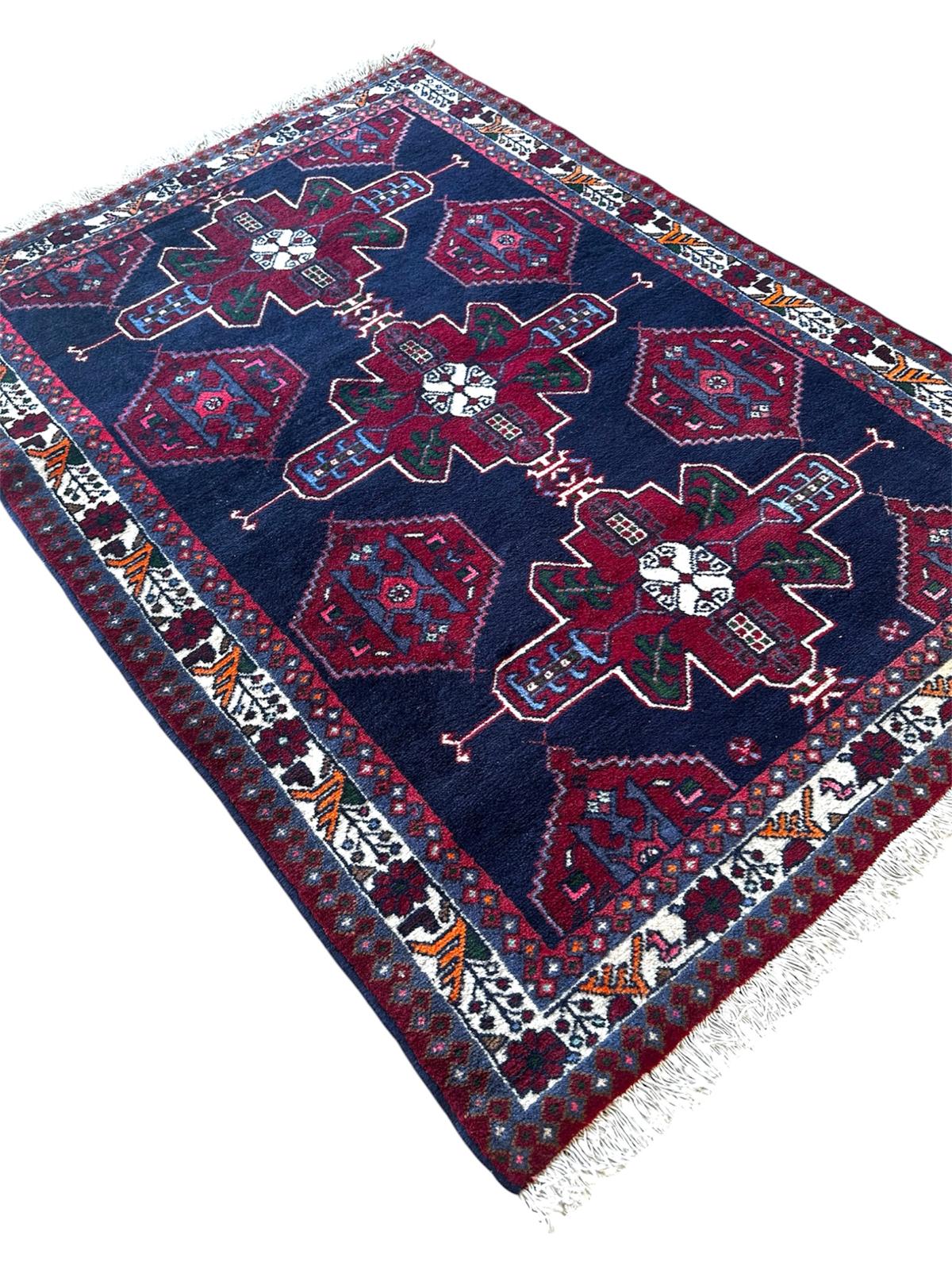 Tapis persan fait main 160cm x 110cm