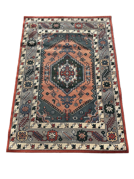 Tapis de style oriental 170cm x 120cm