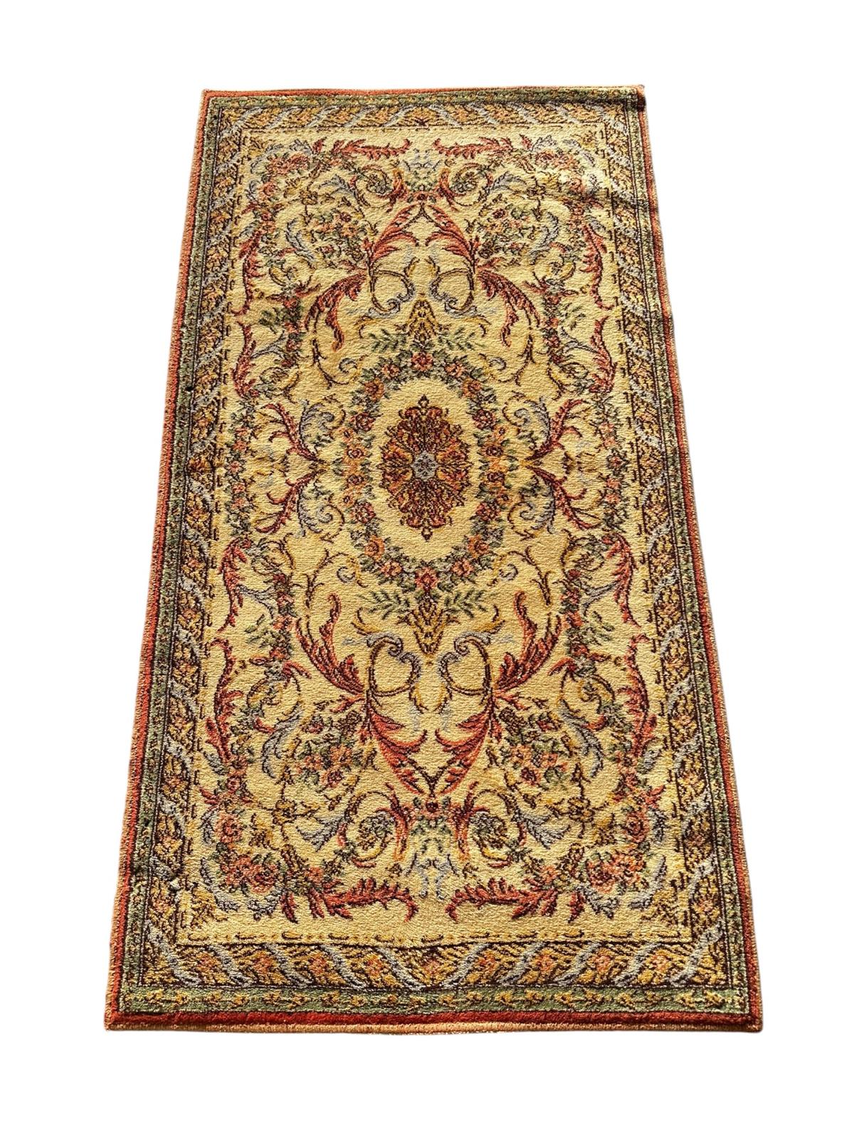 Tapis de style oriental 160cm x 90cm
