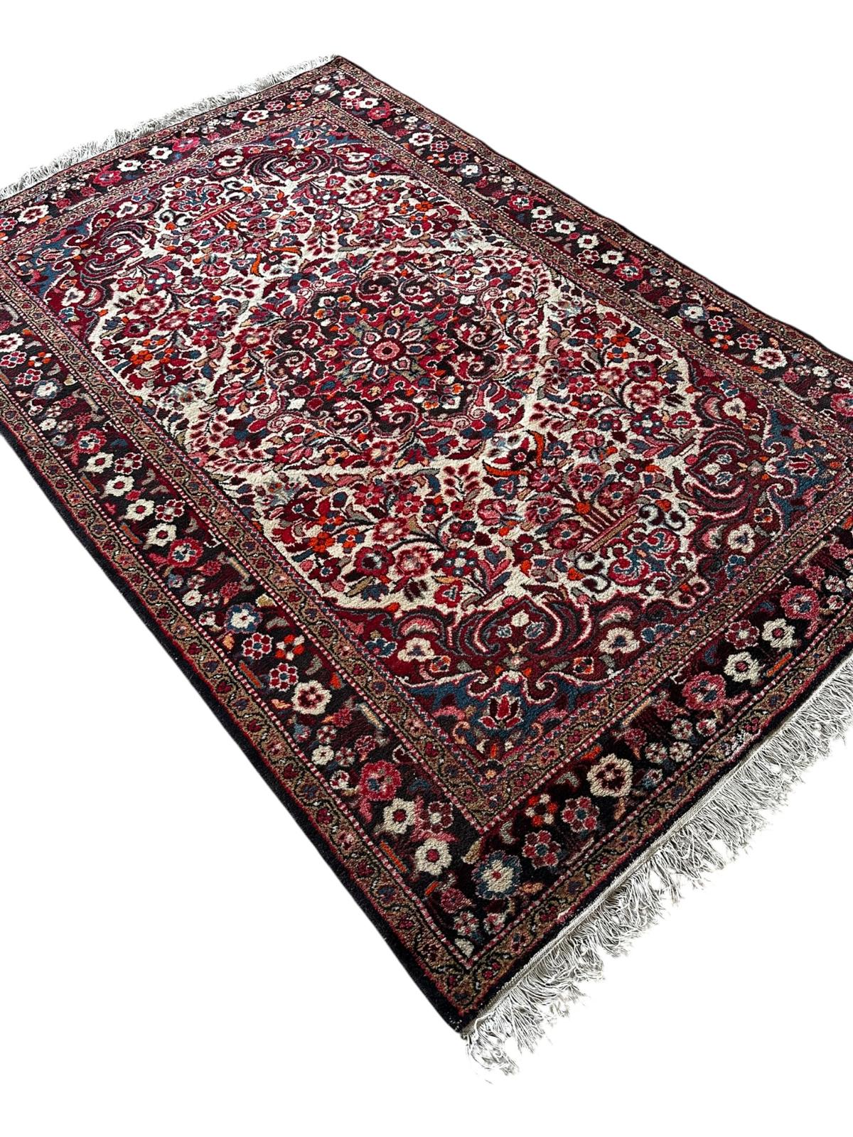 Tapis persan fait main 230cm x 150cm