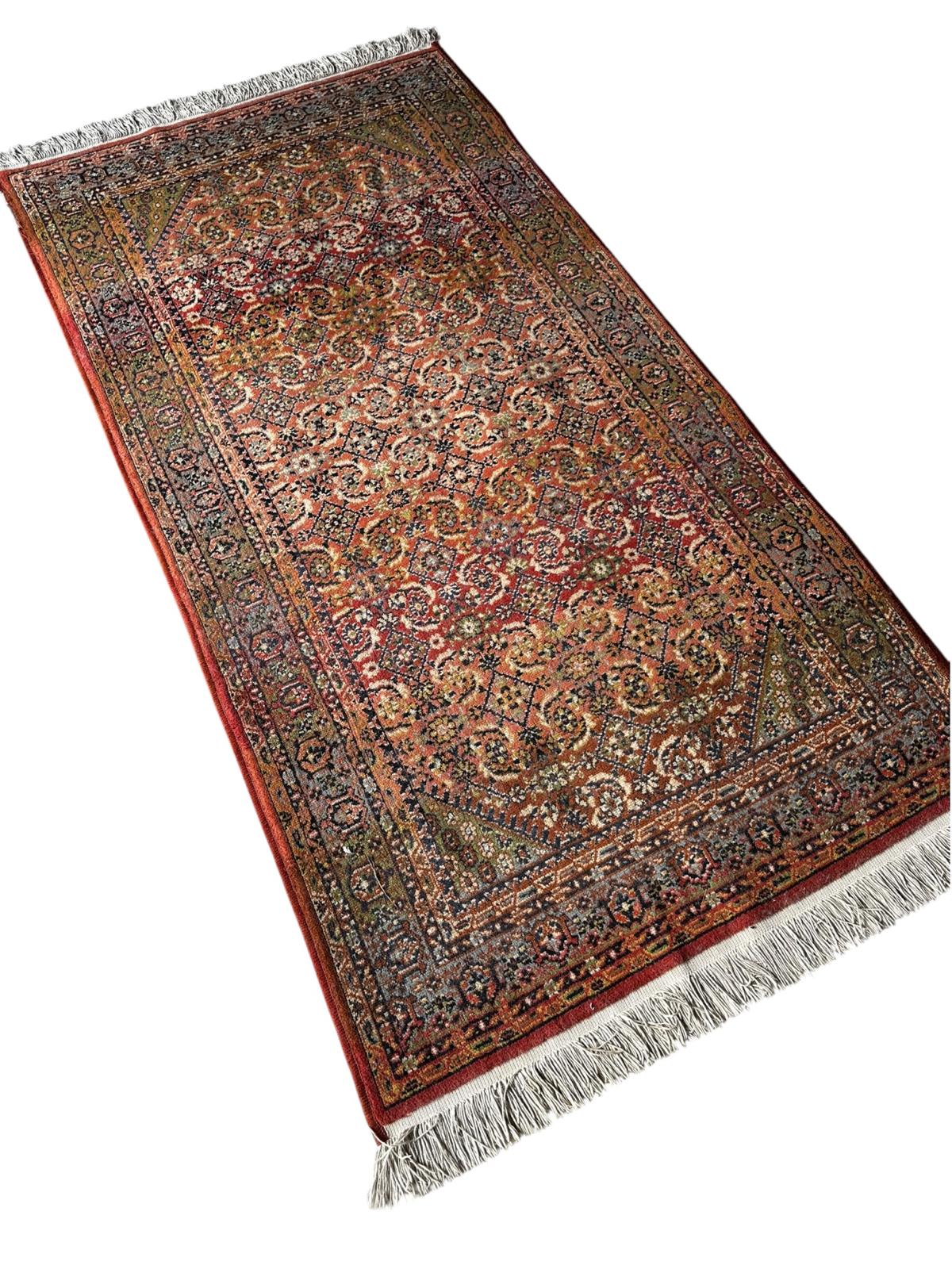 Tapis de style oriental 100cm x 205cm
