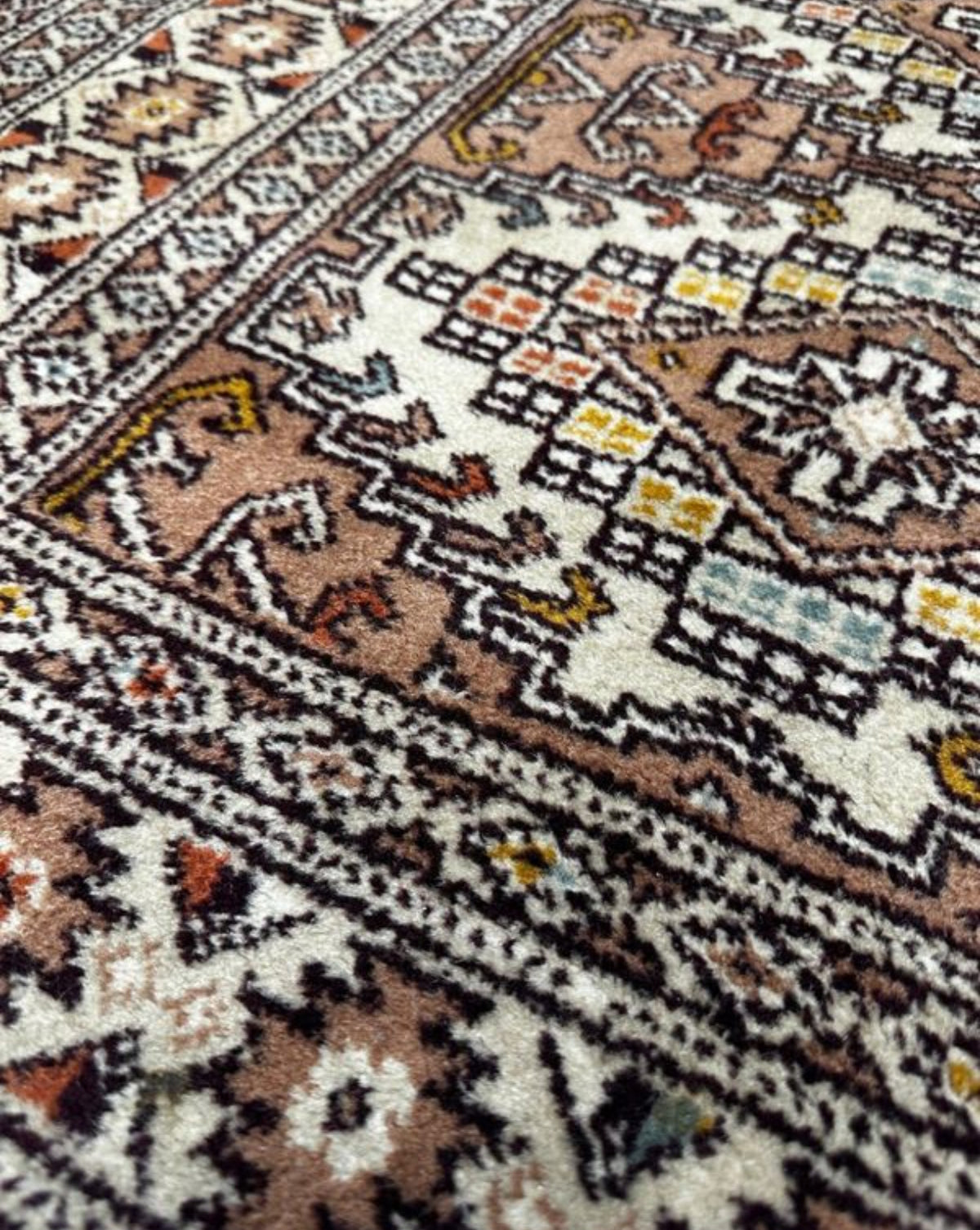 Tapis de style oriental en laine 170cm x 125cm