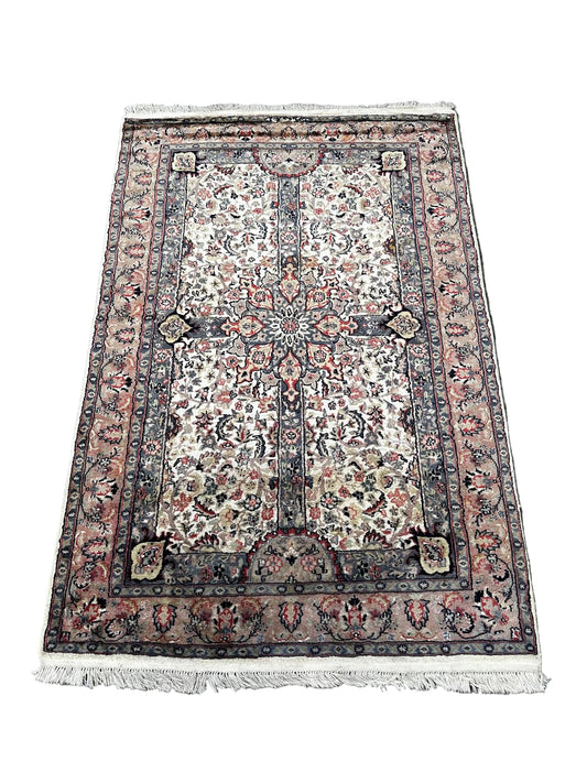 Tapis persan en laine et soie fait main 200cm x 130xm