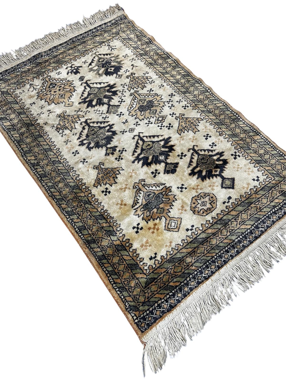 Tapis de style oriental 110cm x 70cm