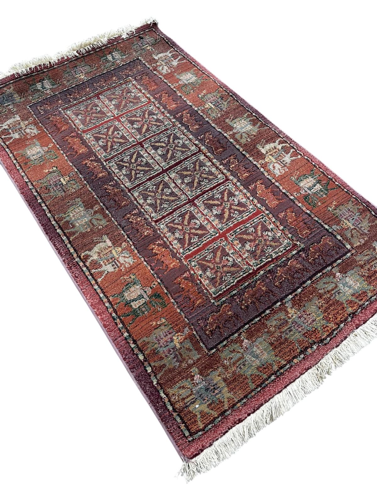 Tapis de style oriental 160cm x 90cm