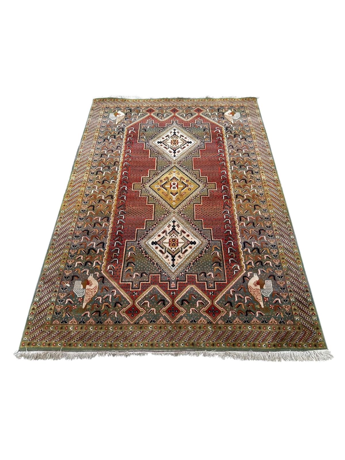 Tapis de style oriental 240cm x 170cm