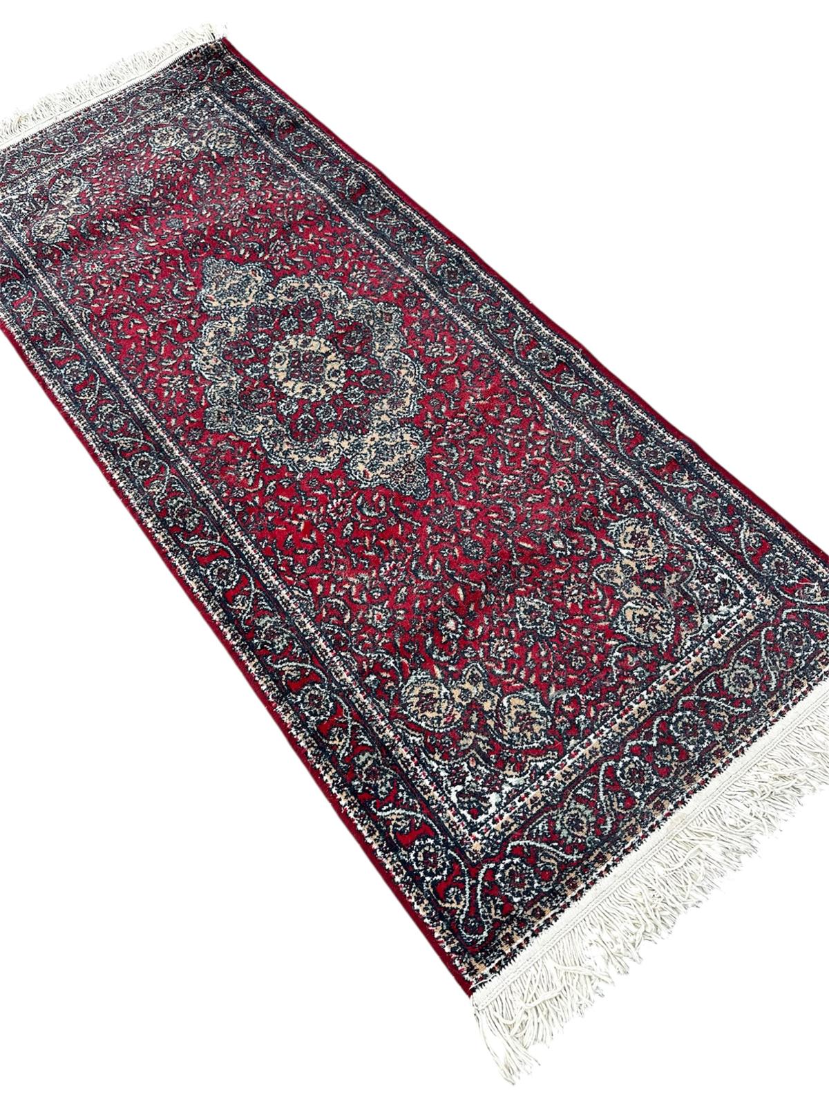 Tapis de style oriental 160cm x 60cm